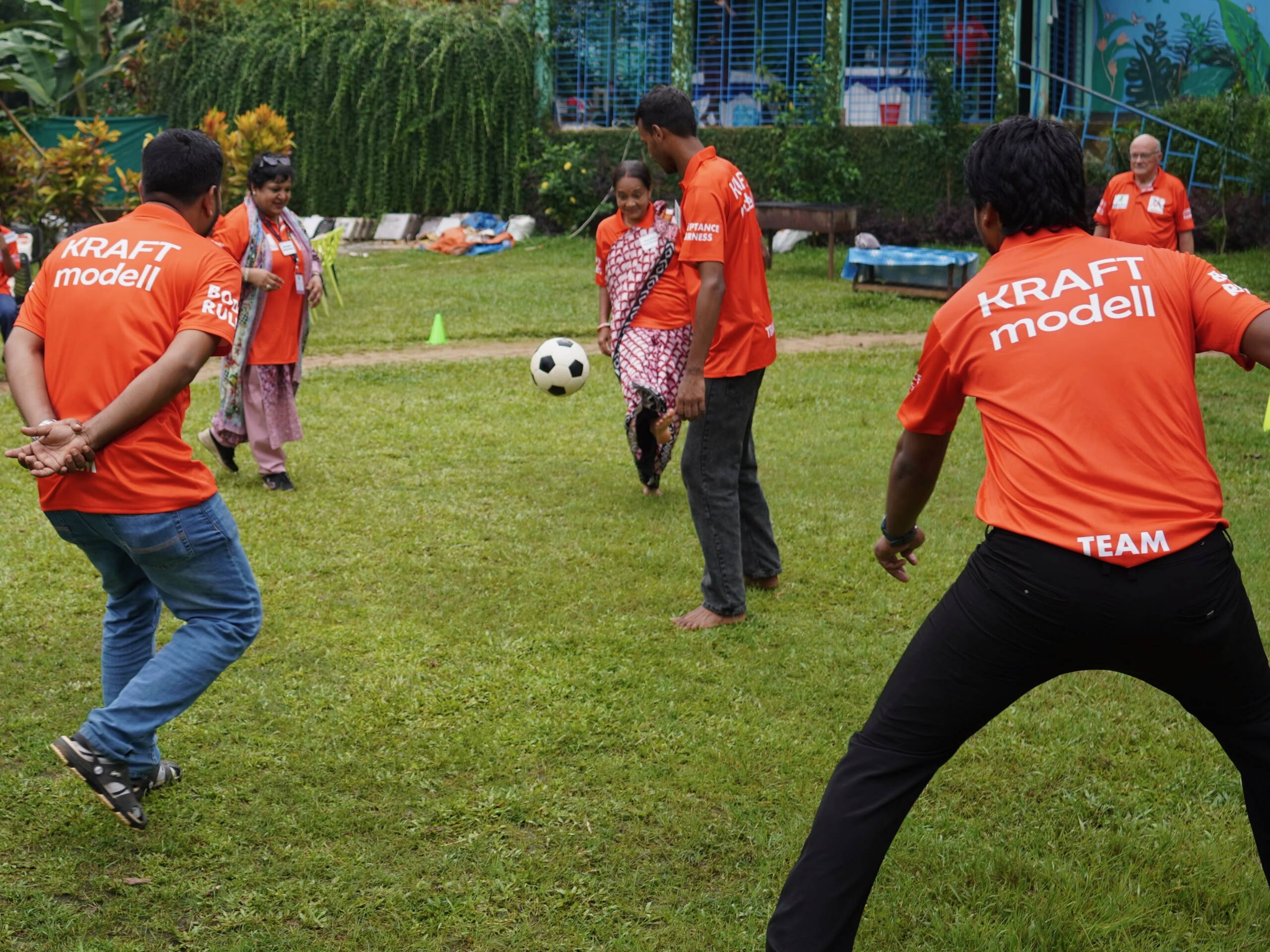 Fussball_Pernova_Bangladesch.jpg Kinder, Fussball, Bangladesch