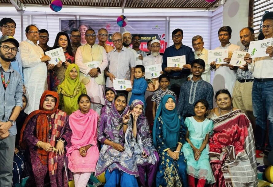 Fussball_Pernova_Bangladesch.jpg Kinder, Fussball, Bangladesch